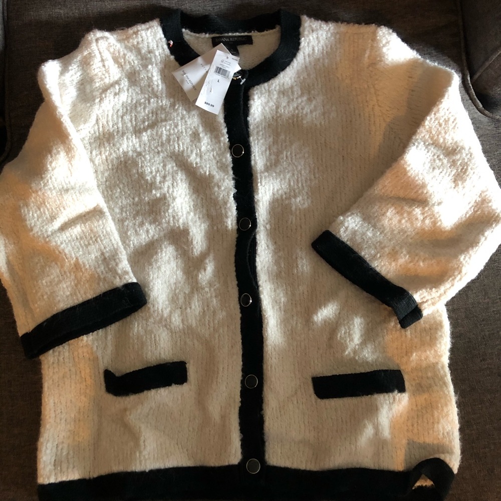 Black and white BR sweater